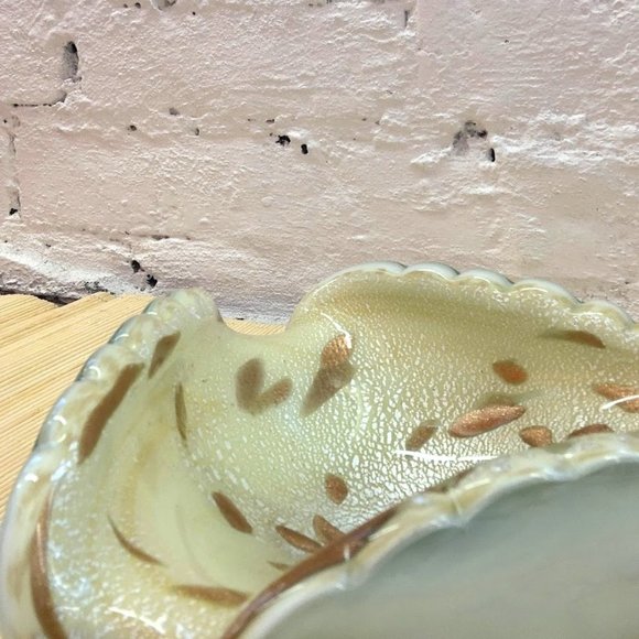 Vintage Murano Gold Flecks Throw bowl - Picture 3 of 7